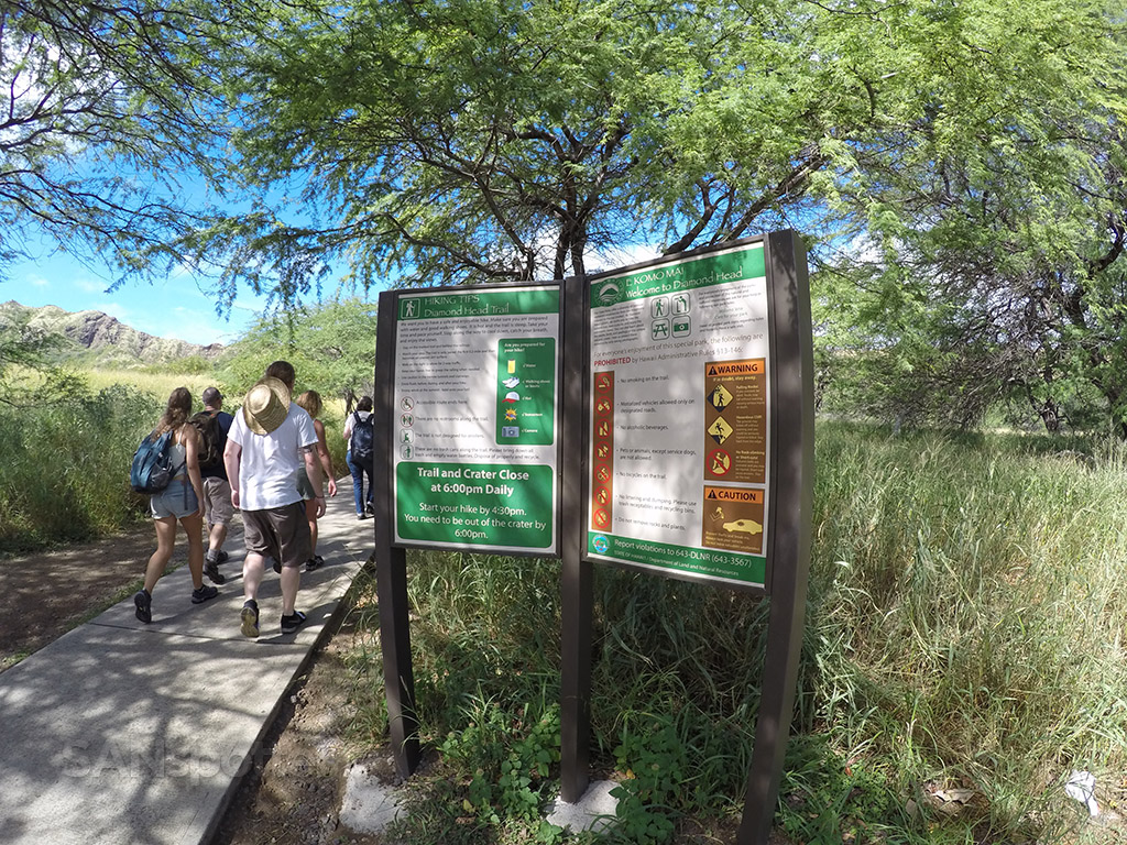 diamond head trailhead