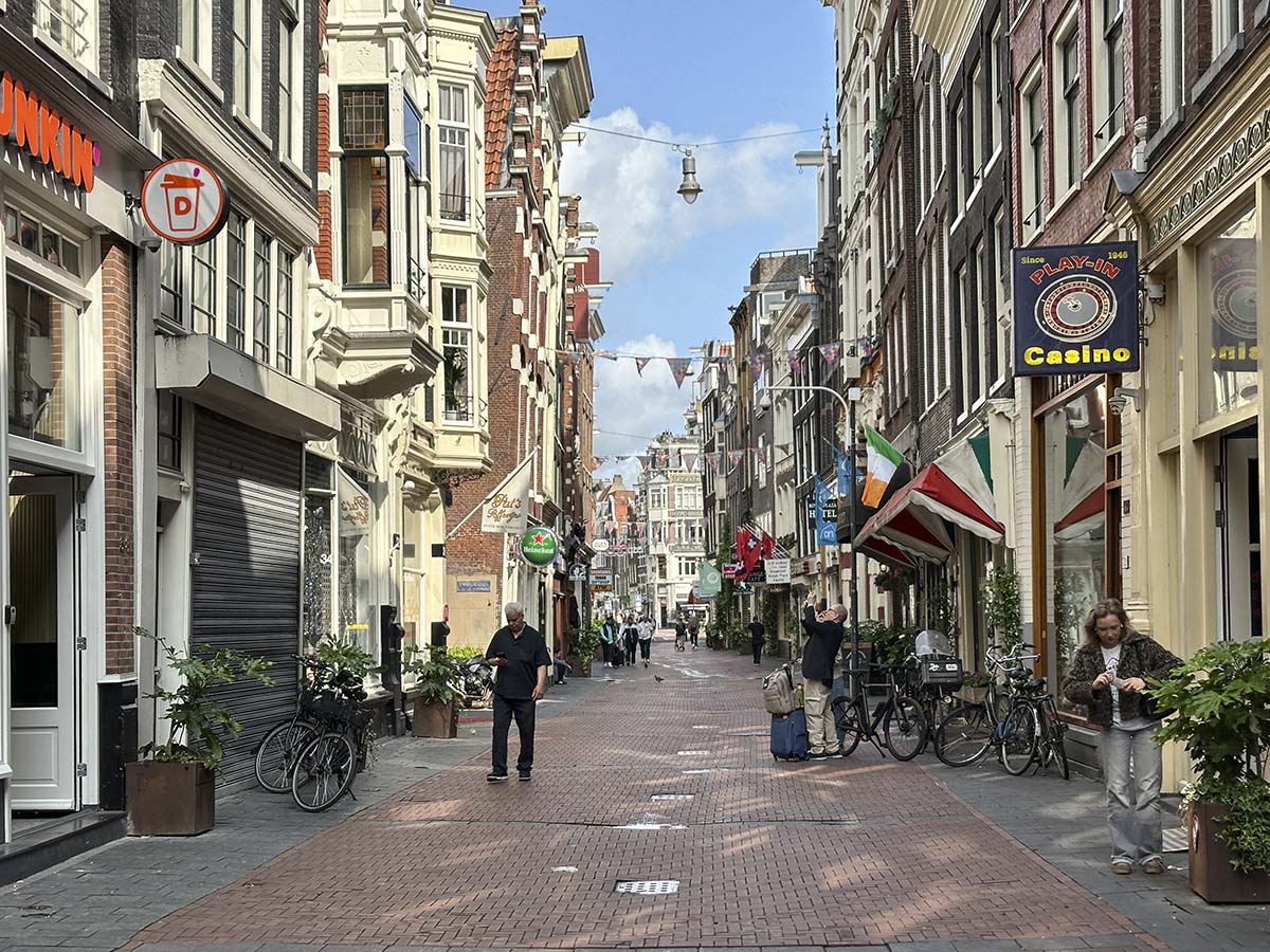Shops and restaurants in a tight Amsterdam side street