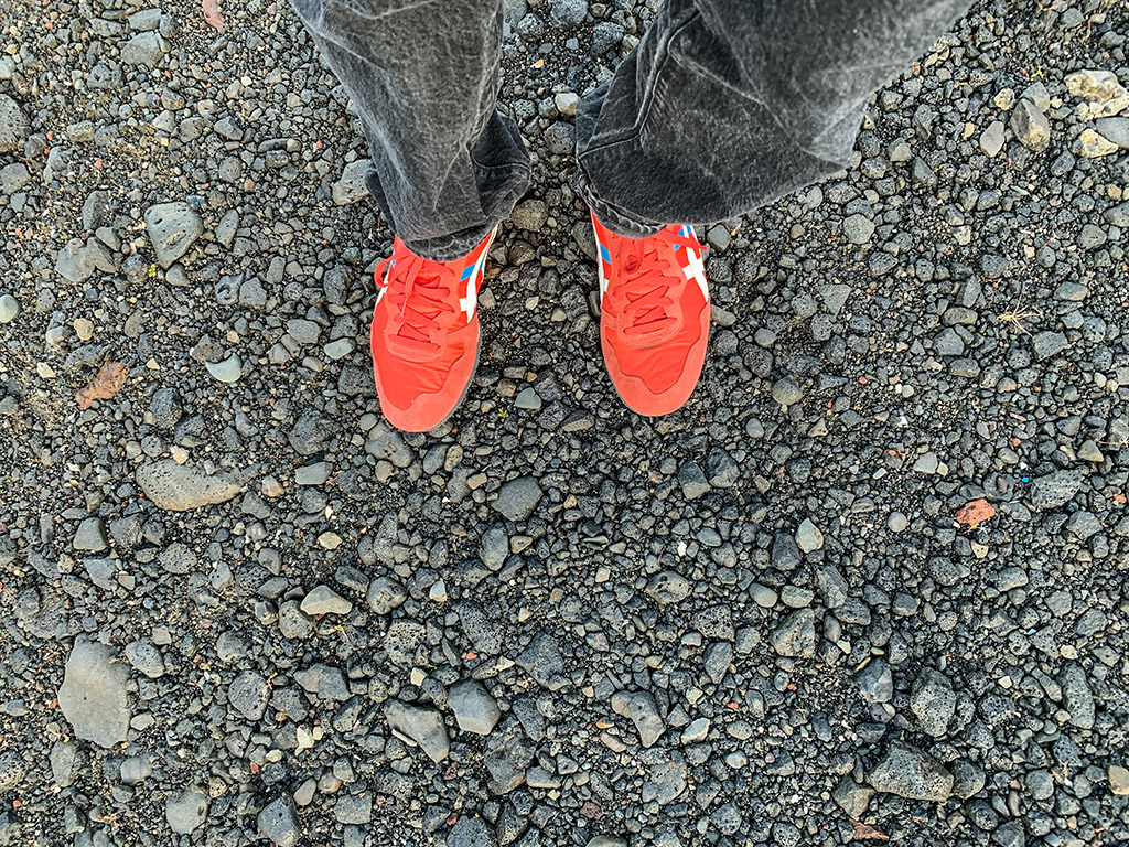SANspotter red shoes Iceland